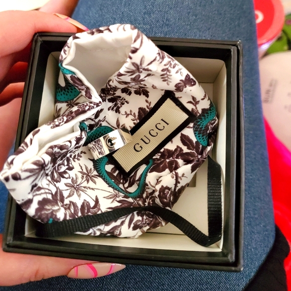NWT GUCCI Silver Ring with Original Box and Pouch - Picture 2 of 10